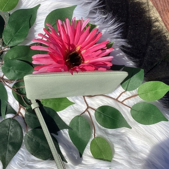 NWT Coach Corner Zip Wristlet In Light Sage/Silver - Picture 4 of 6